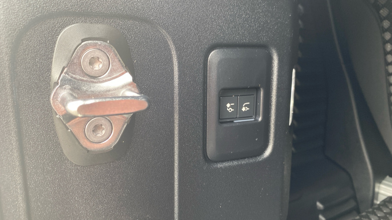 Land Rover Defender 3.0 D350 X-Dynamic HSE 90 3dr Auto Diesel Estate